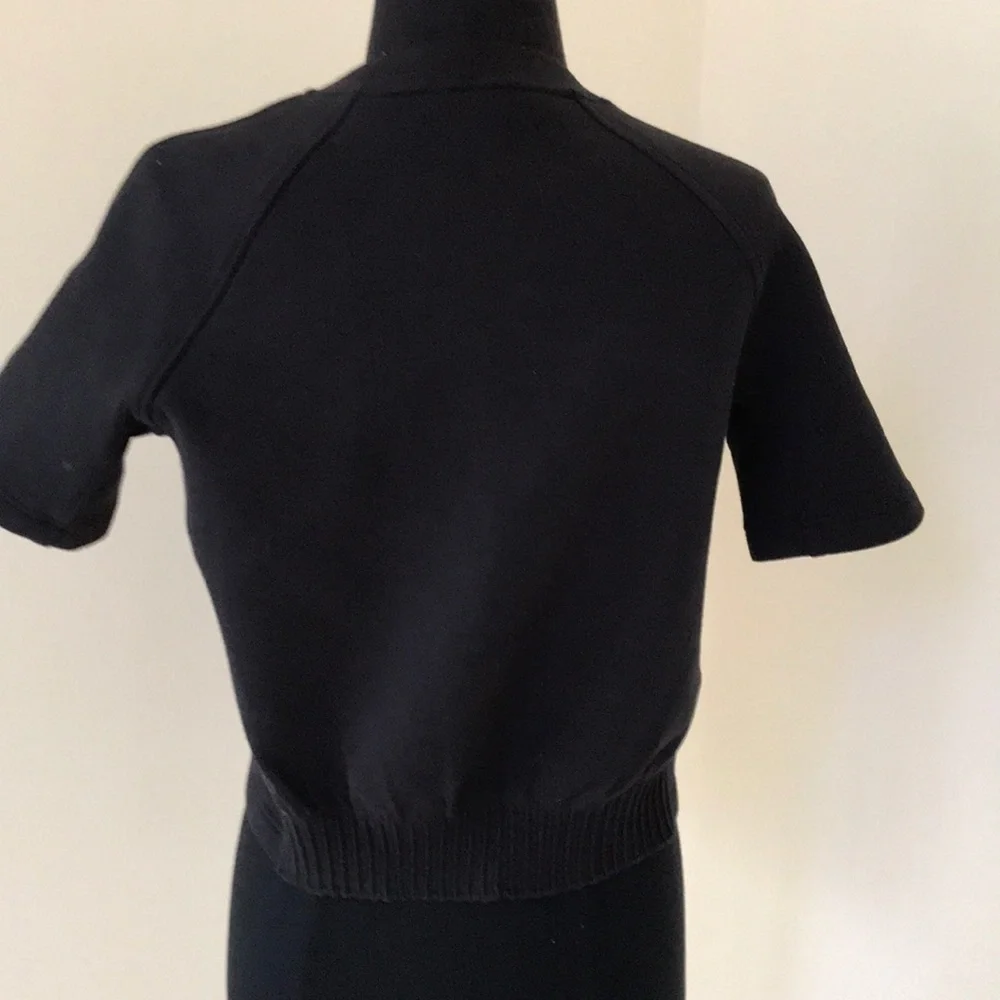 LULULEMON size 4 Black Short short sleeve sports Top